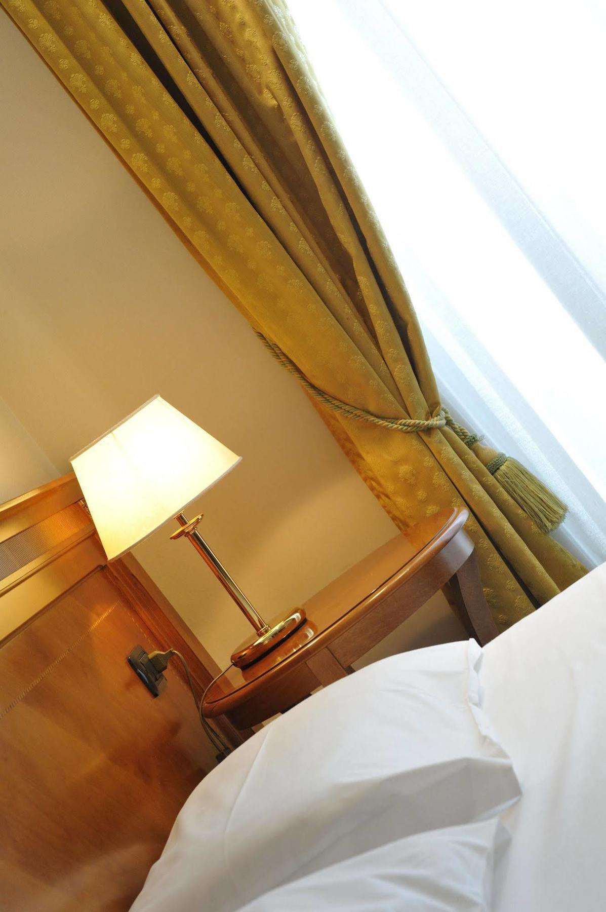 Hotel Eden Levico Terme Exteriör bild